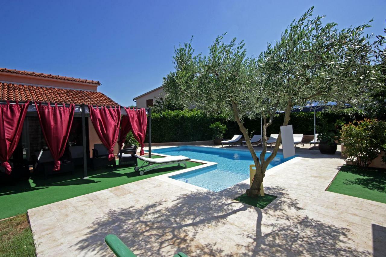 Apartment Mirna Pula