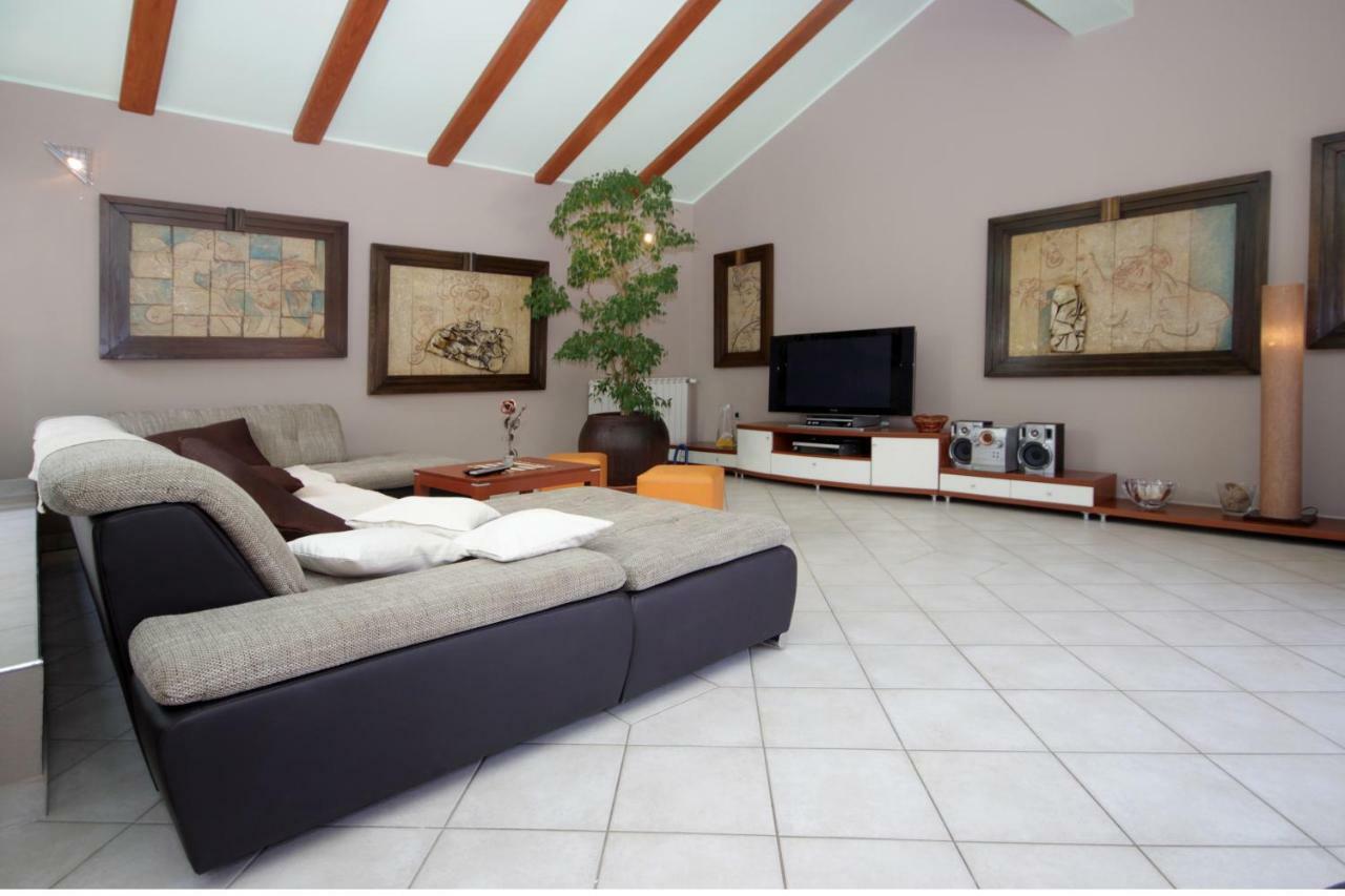 Apartment Mirna *