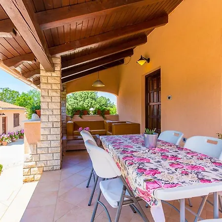 Apartments Mirna Pula Exterior photo