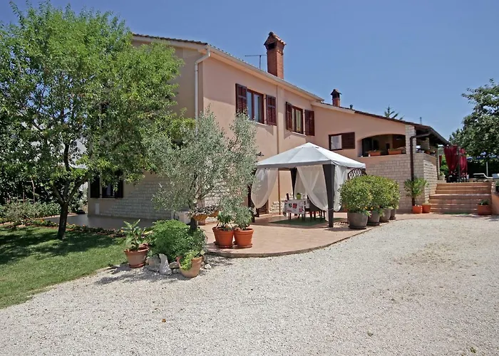 Apartments Mirna